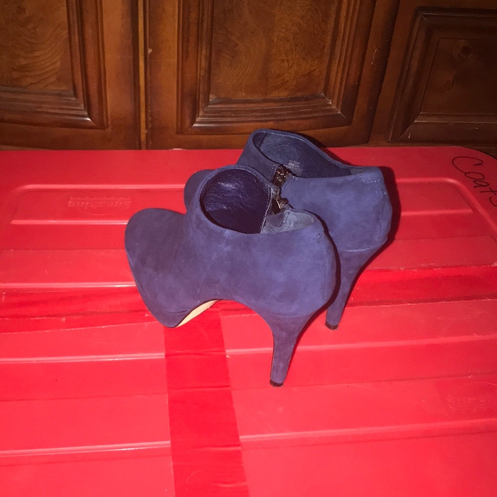 Shoes - Picture 3 of 5